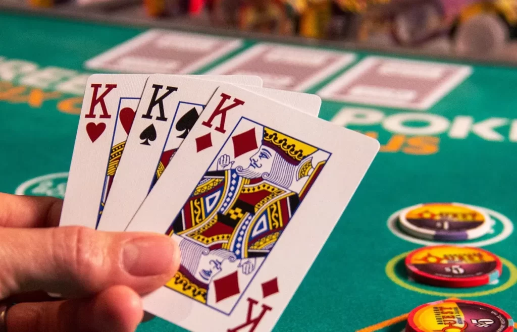 How to play Three Cards online in just 4 steps